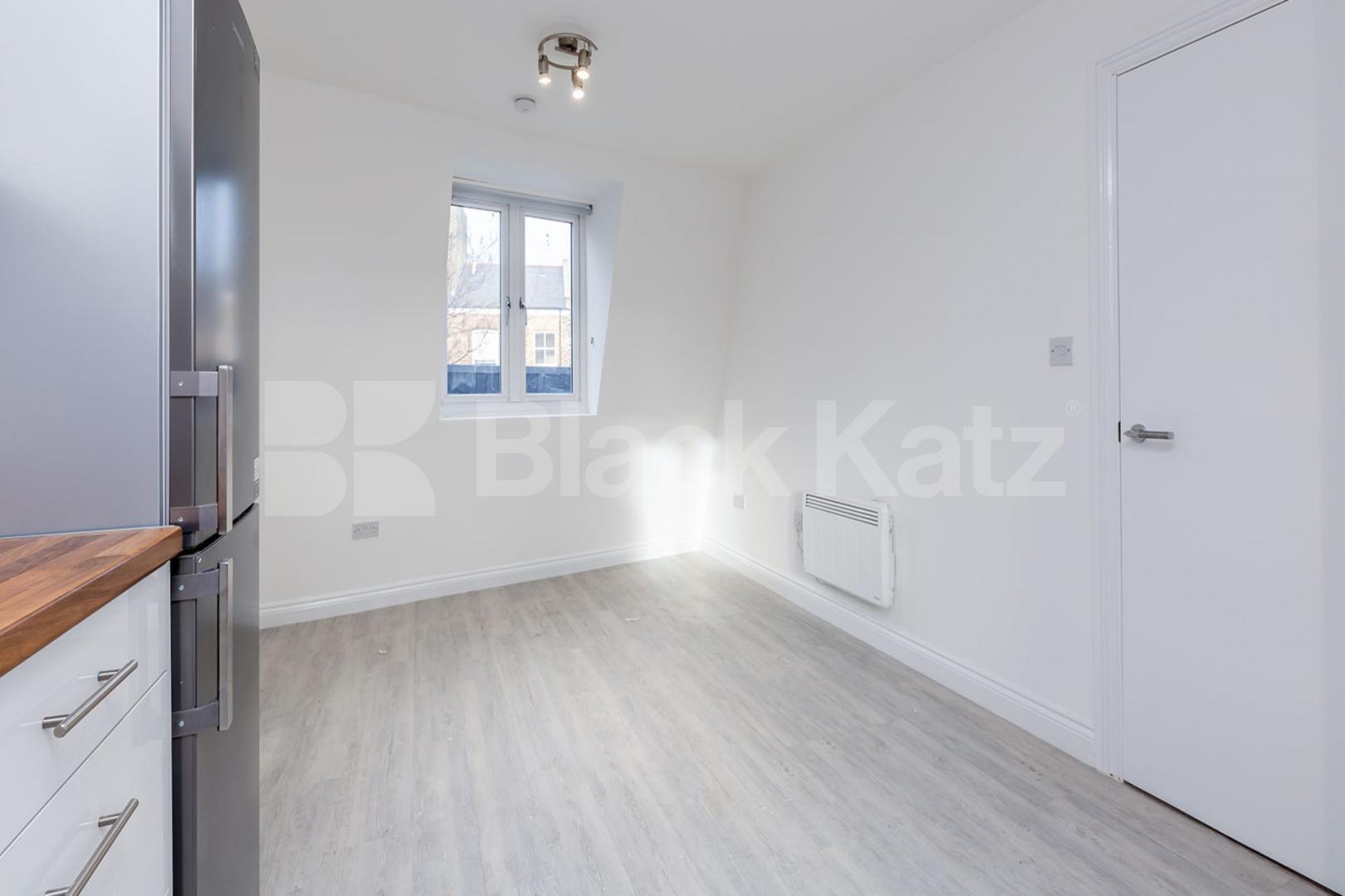 Superb top floor 1 bedroom property with a study  Foulden Road , Stoke Newington 